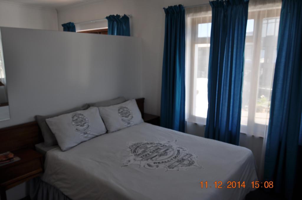Backpacker Apartments Плеттенберг-Бей Номер фото