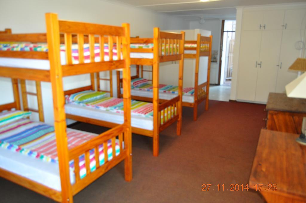 Backpacker Apartments Плеттенберг-Бей Номер фото