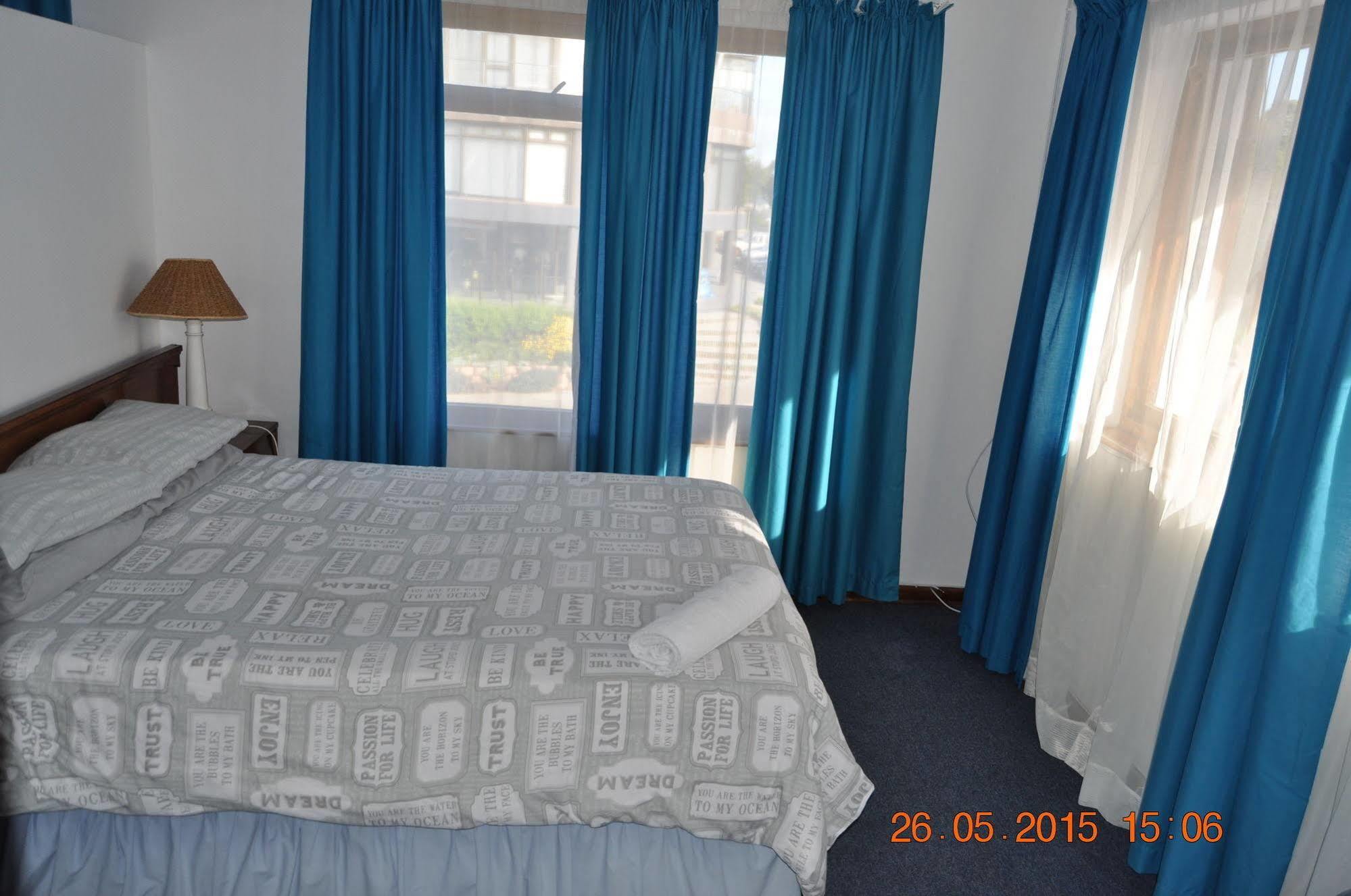 Backpacker Apartments Плеттенберг-Бей Экстерьер фото