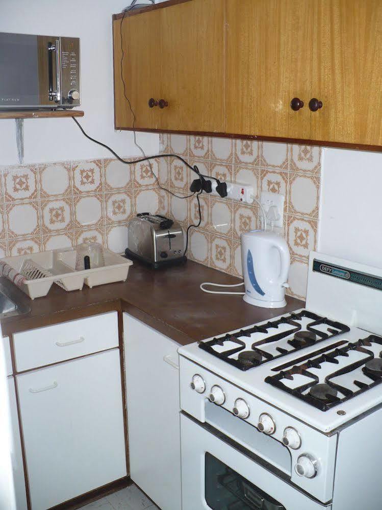 Backpacker Apartments Плеттенберг-Бей Экстерьер фото