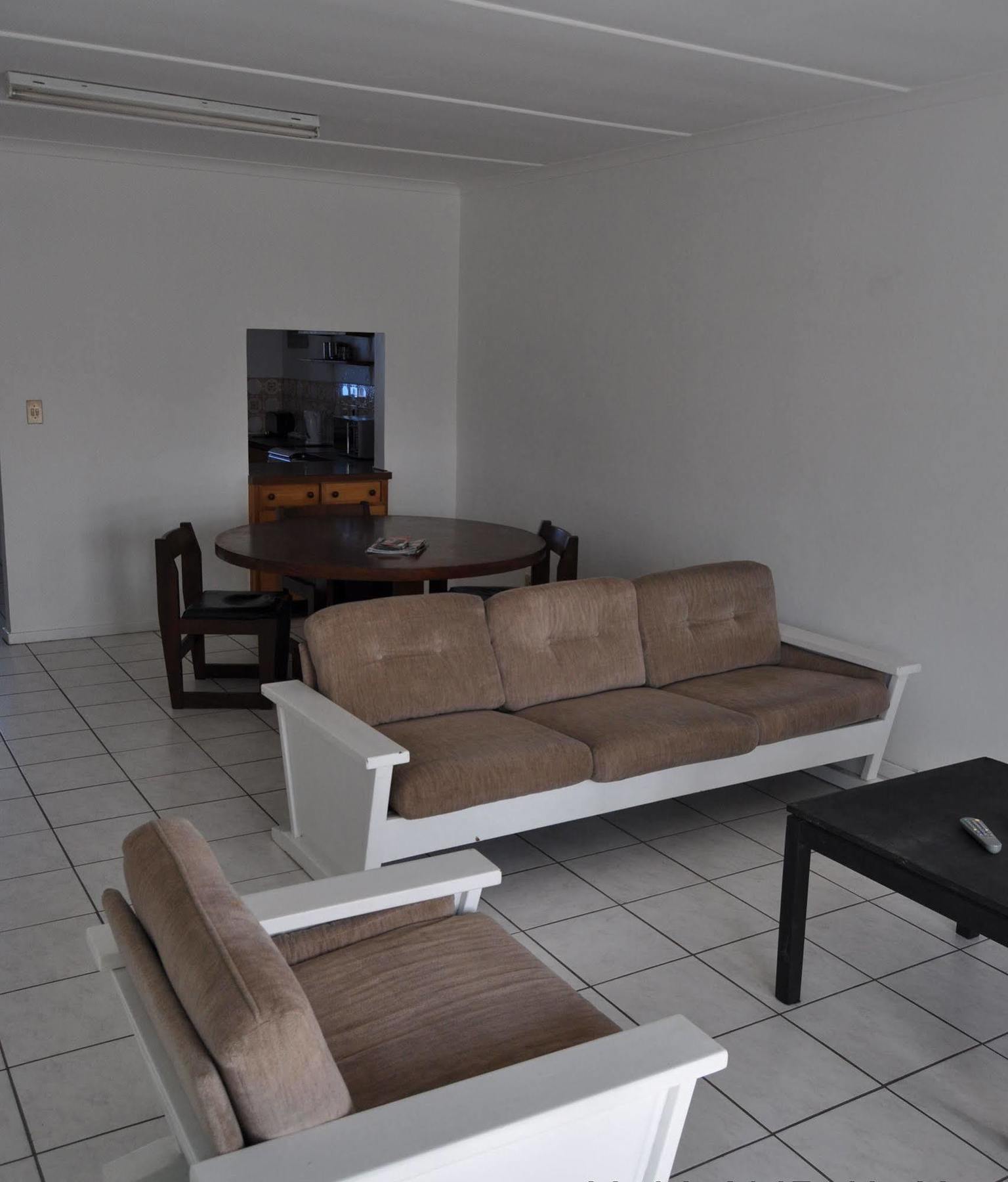 Backpacker Apartments Плеттенберг-Бей Экстерьер фото