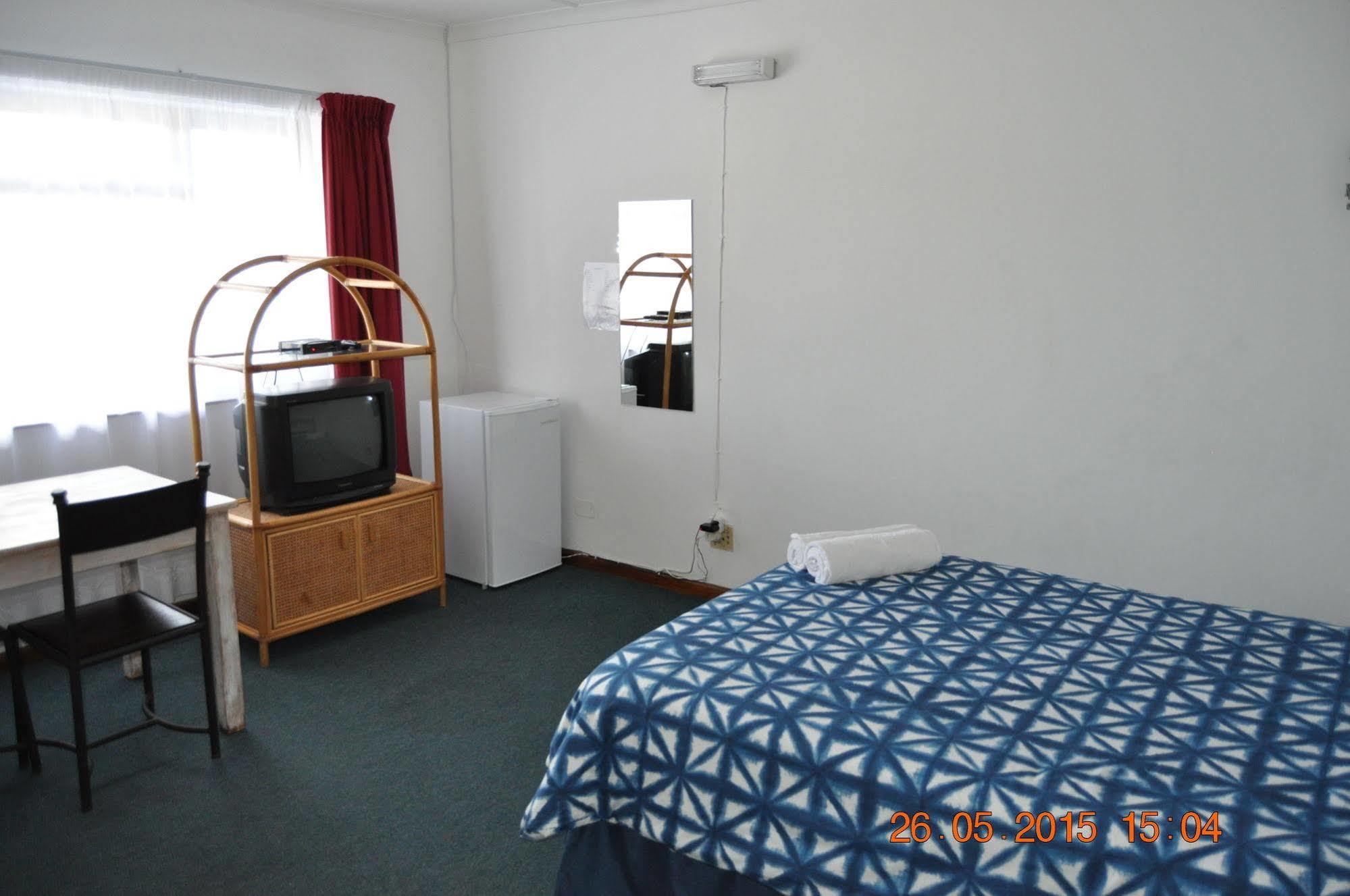 Backpacker Apartments Плеттенберг-Бей Экстерьер фото
