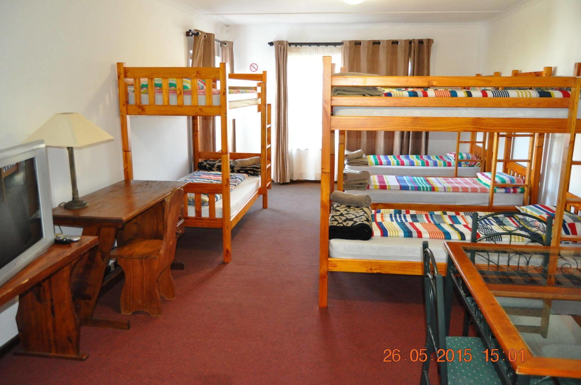 Backpacker Apartments Плеттенберг-Бей Экстерьер фото