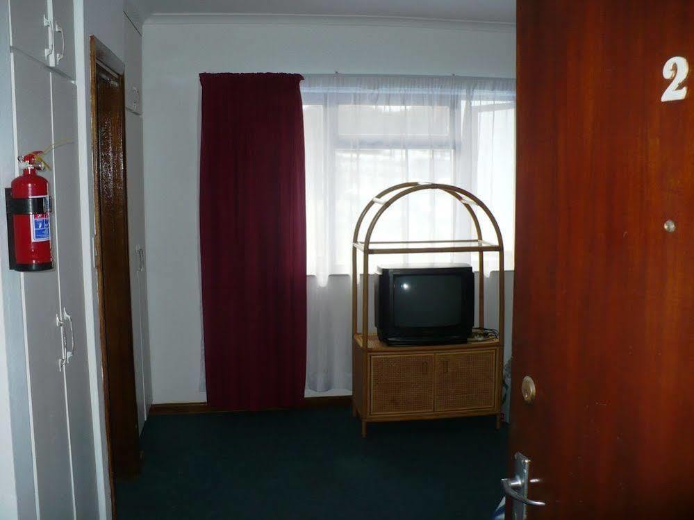 Backpacker Apartments Плеттенберг-Бей Экстерьер фото