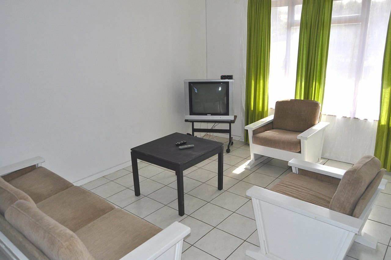Backpacker Apartments Плеттенберг-Бей Экстерьер фото