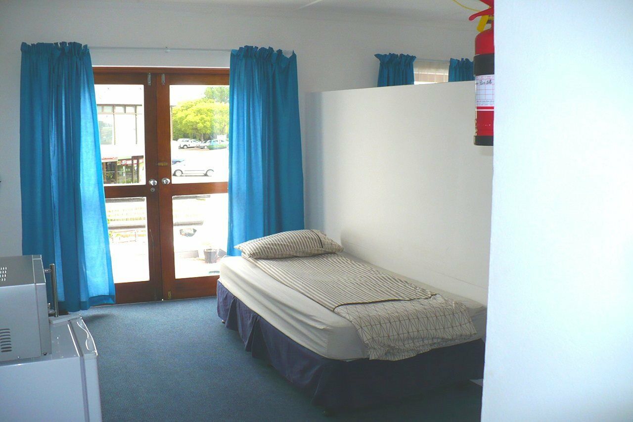 Backpacker Apartments Плеттенберг-Бей Экстерьер фото